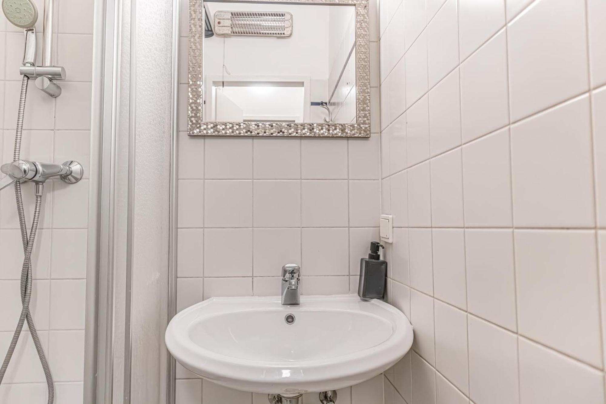 Lovely 2Br Apartment - Ideal For Long Stays Виена Екстериор снимка